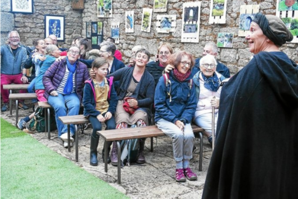 Grand moment d'émotion avec la conteuse DamEnora au Gouel Sant Roch