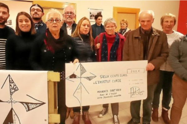À Plounévez-Quintin Mignoned Sant-Roch fait un don de 200 € à l’Institut Curie