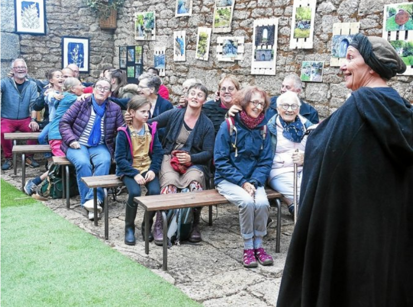 Grand moment d'émotion avec la conteuse DamEnora au Gouel Sant Roch